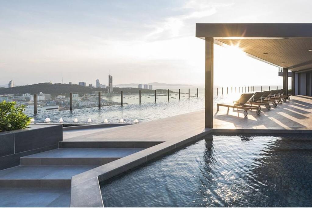 The Base Condo Center Of Pattaya Rooftop Swimming Pool Екстериор снимка