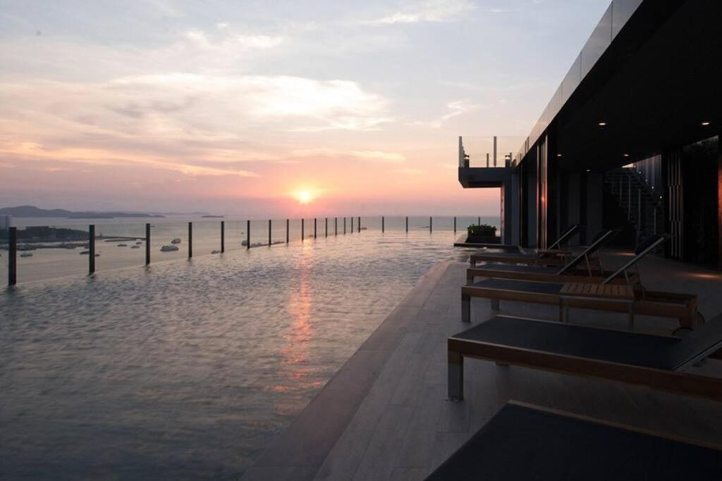 The Base Condo Center Of Pattaya Rooftop Swimming Pool Екстериор снимка